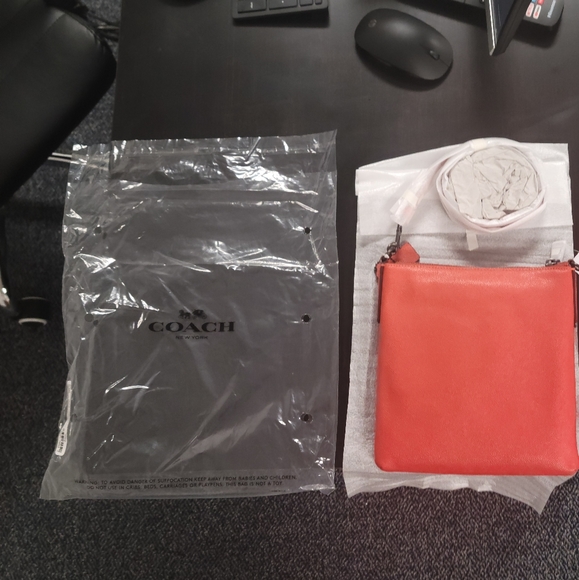 COACH 🥭- Crossbody Messenger, Mango - Picture 5 of 11